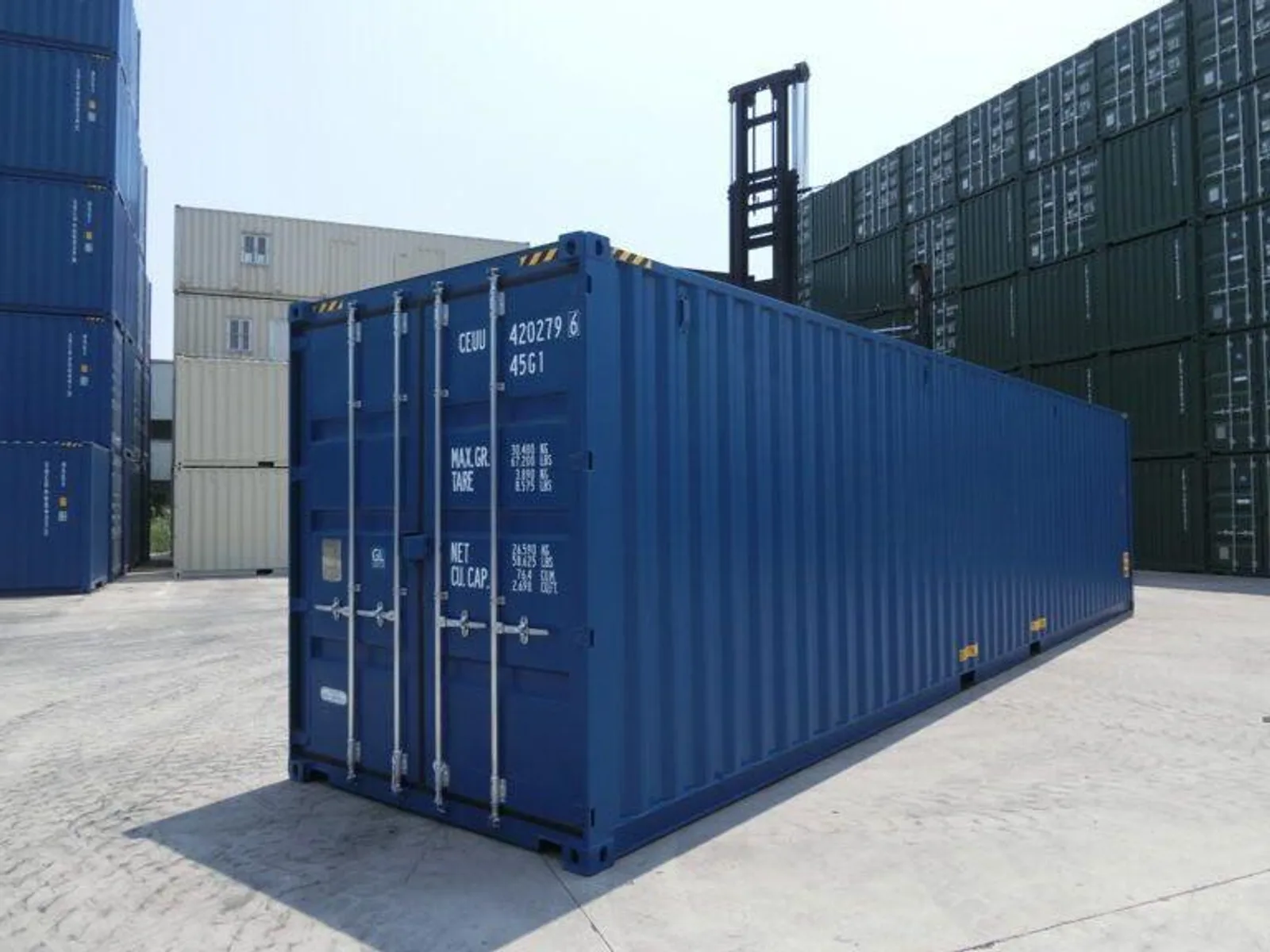 40ft shipping container at a US logistics yard