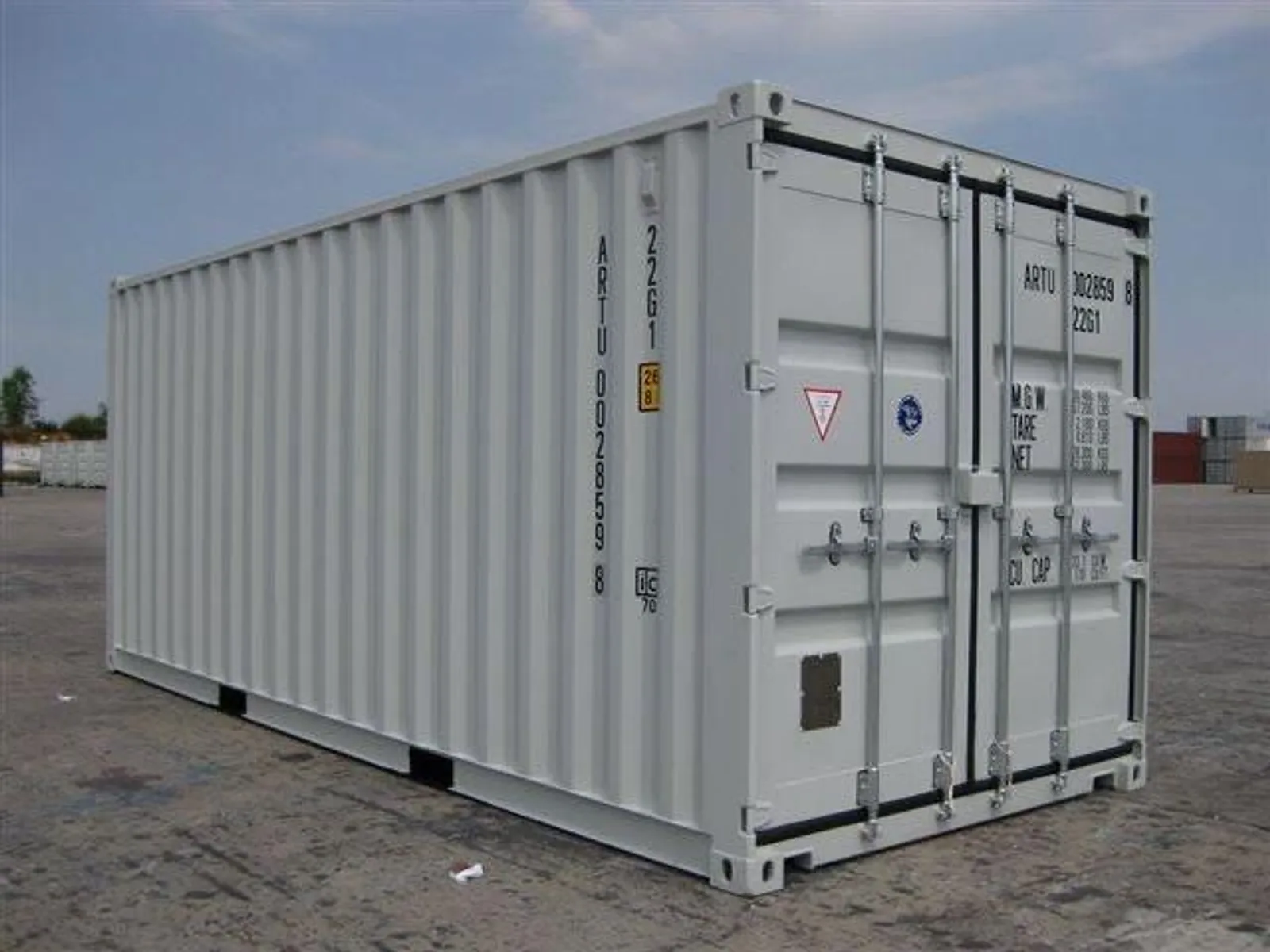 Used dry shipping container available for US projects
